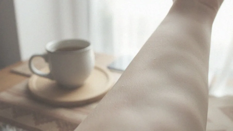 Jakie czynniki mogą wywołać swędzenie skóry?