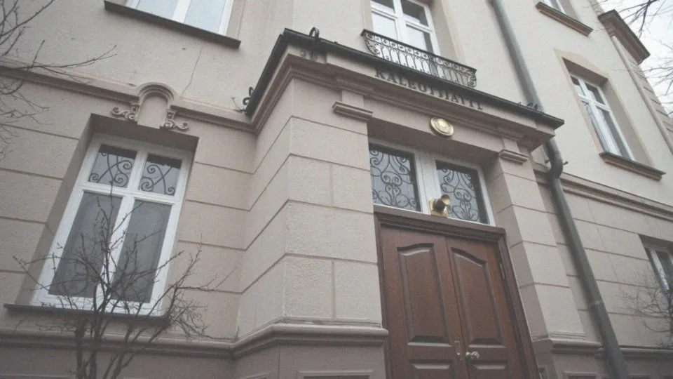 Jak uniknąć sporów przy dziedziczeniu mieszkania z osobą zameldowaną?