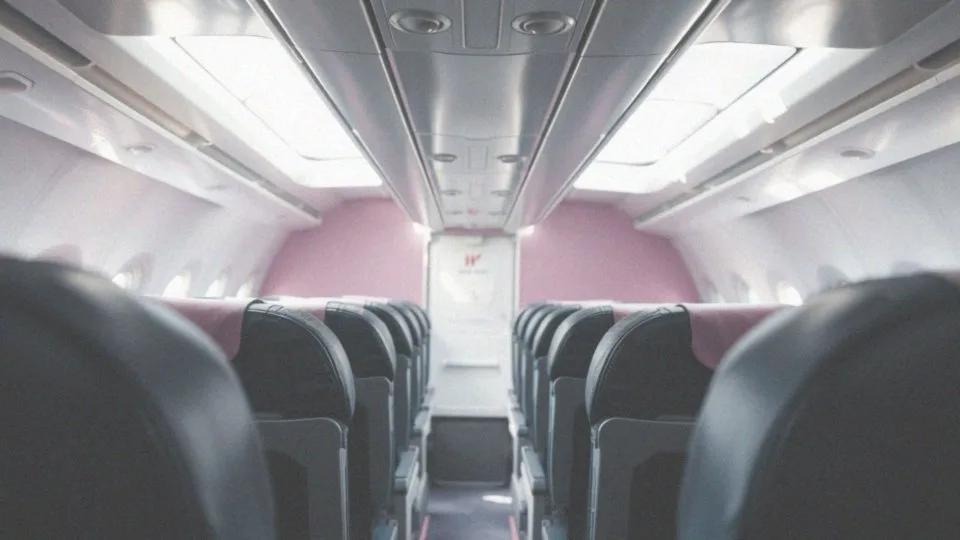 Jakie są dodatkowe koszty związane z rezerwacją miejsc?