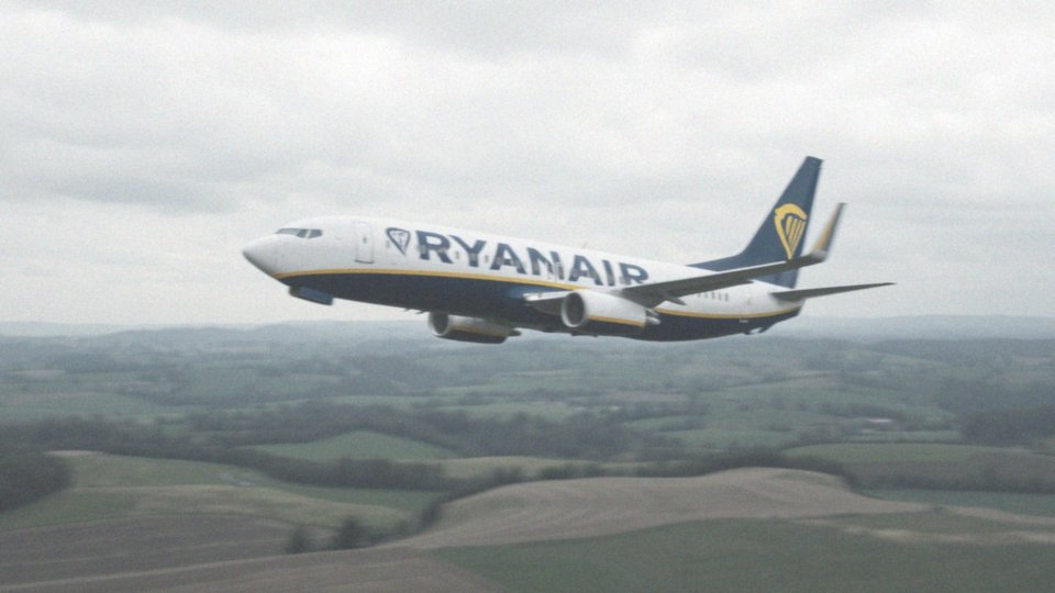 Z jaką prędkością leci samolot Ryanair? Wszystko, co musisz wiedzieć